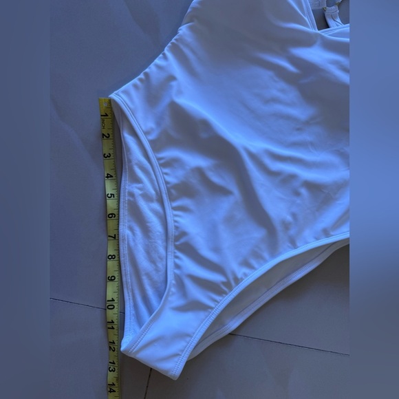 🔻NWT shade and shore white one piece swimsuit size 8/10 high leg cheeky - Picture 8 of 16